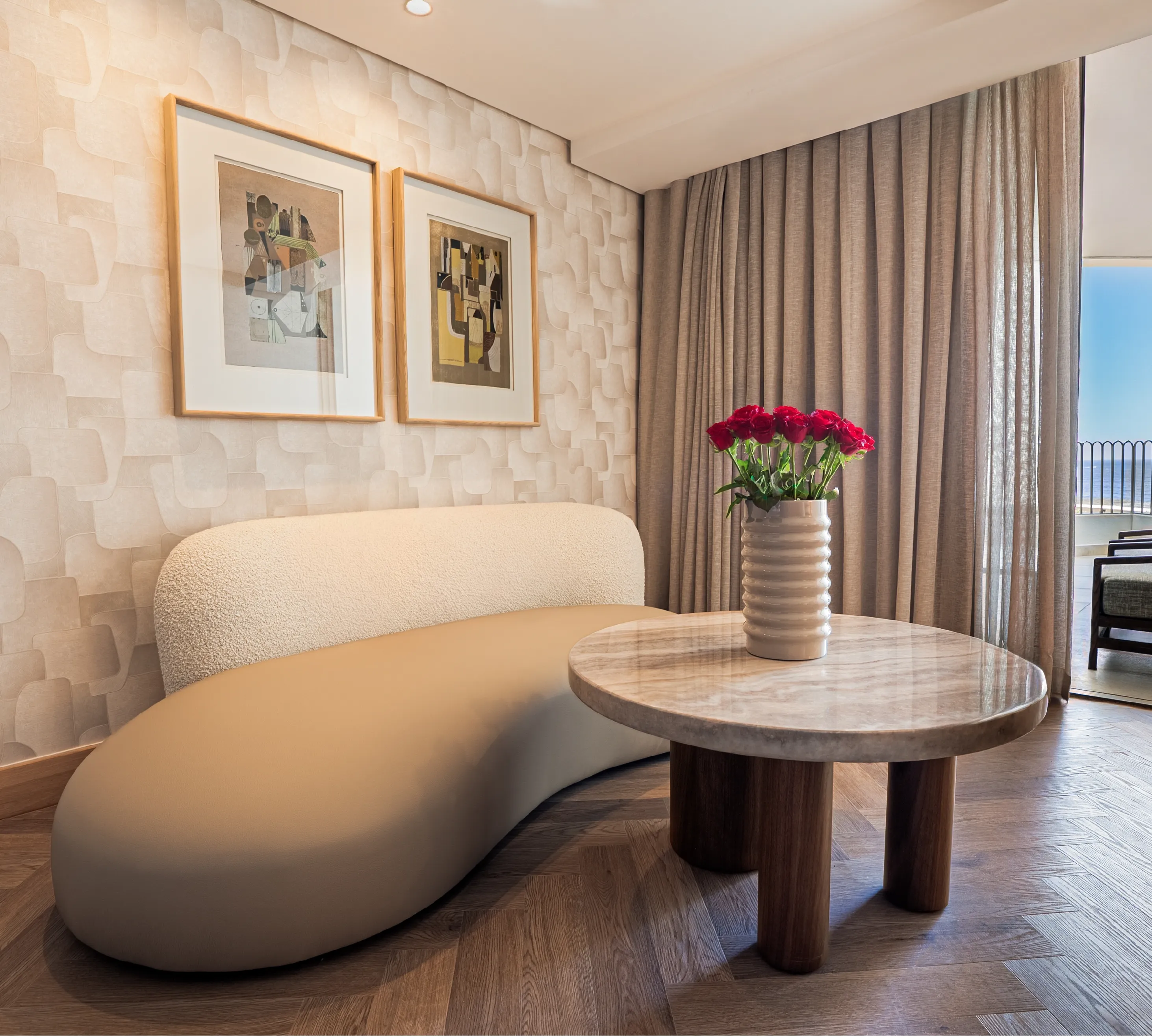 Deluxe Sea-Facing Room lounge