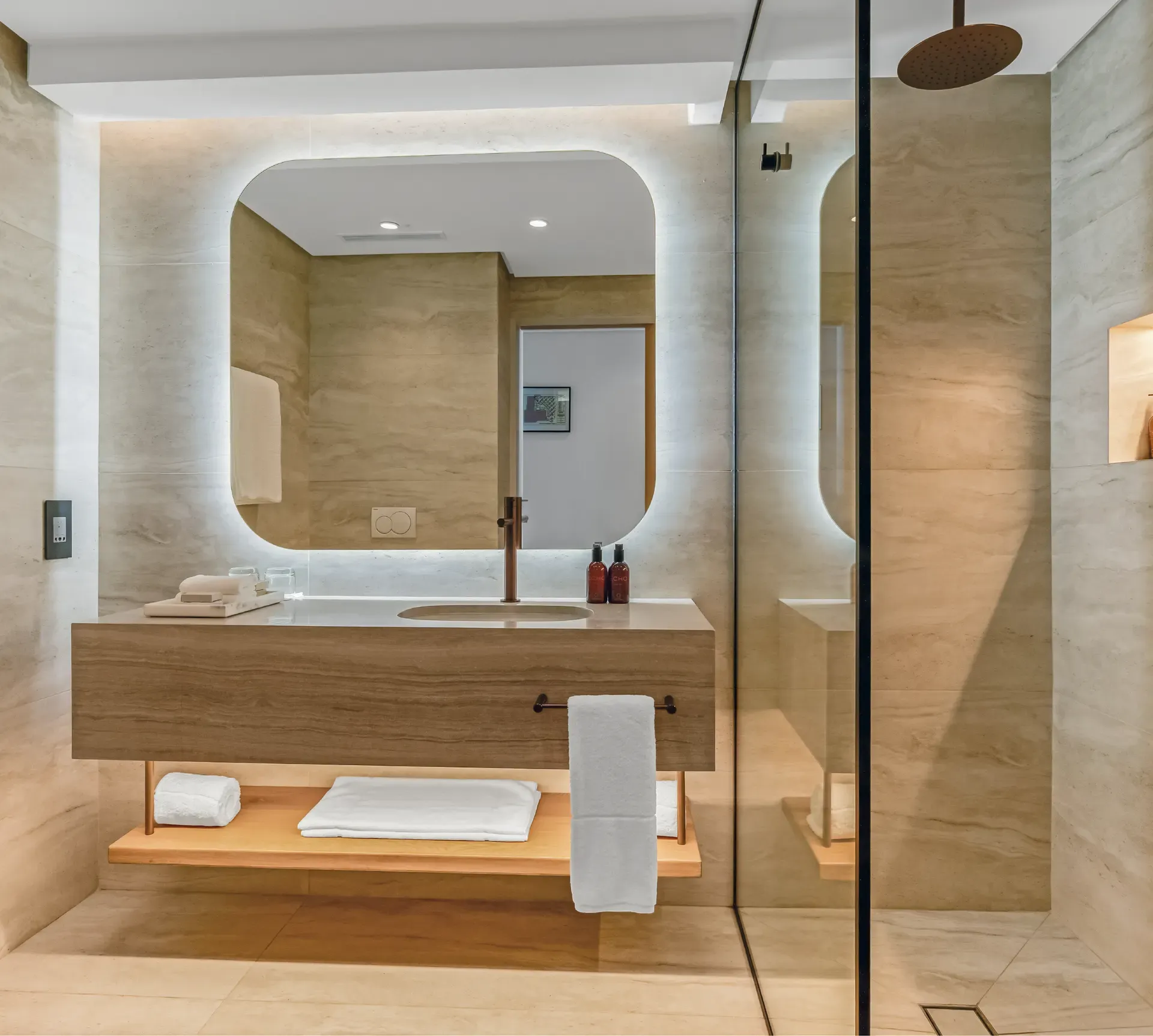 Deluxe Sea-Facing Room bathroom