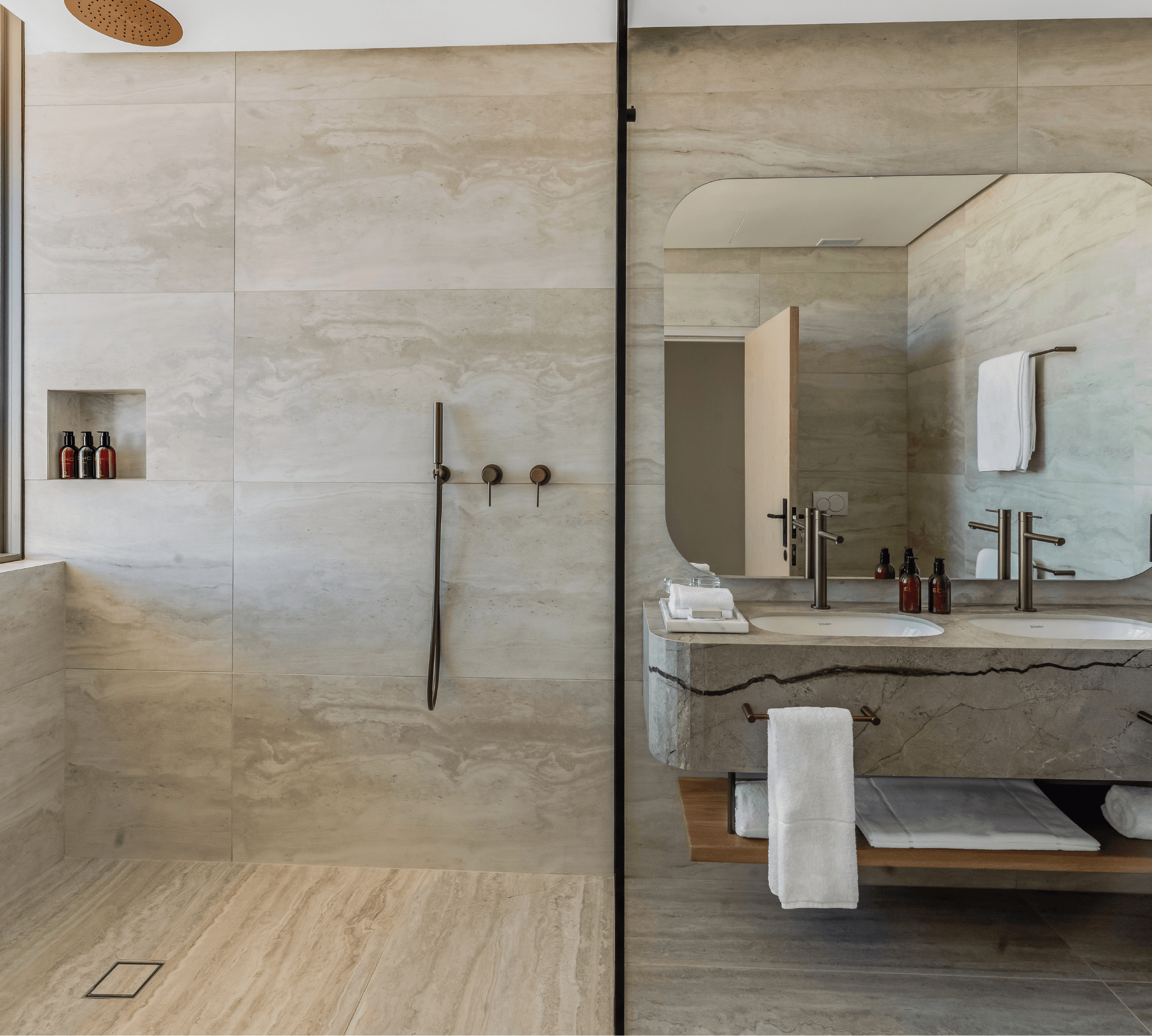 Mountain Room bathroom