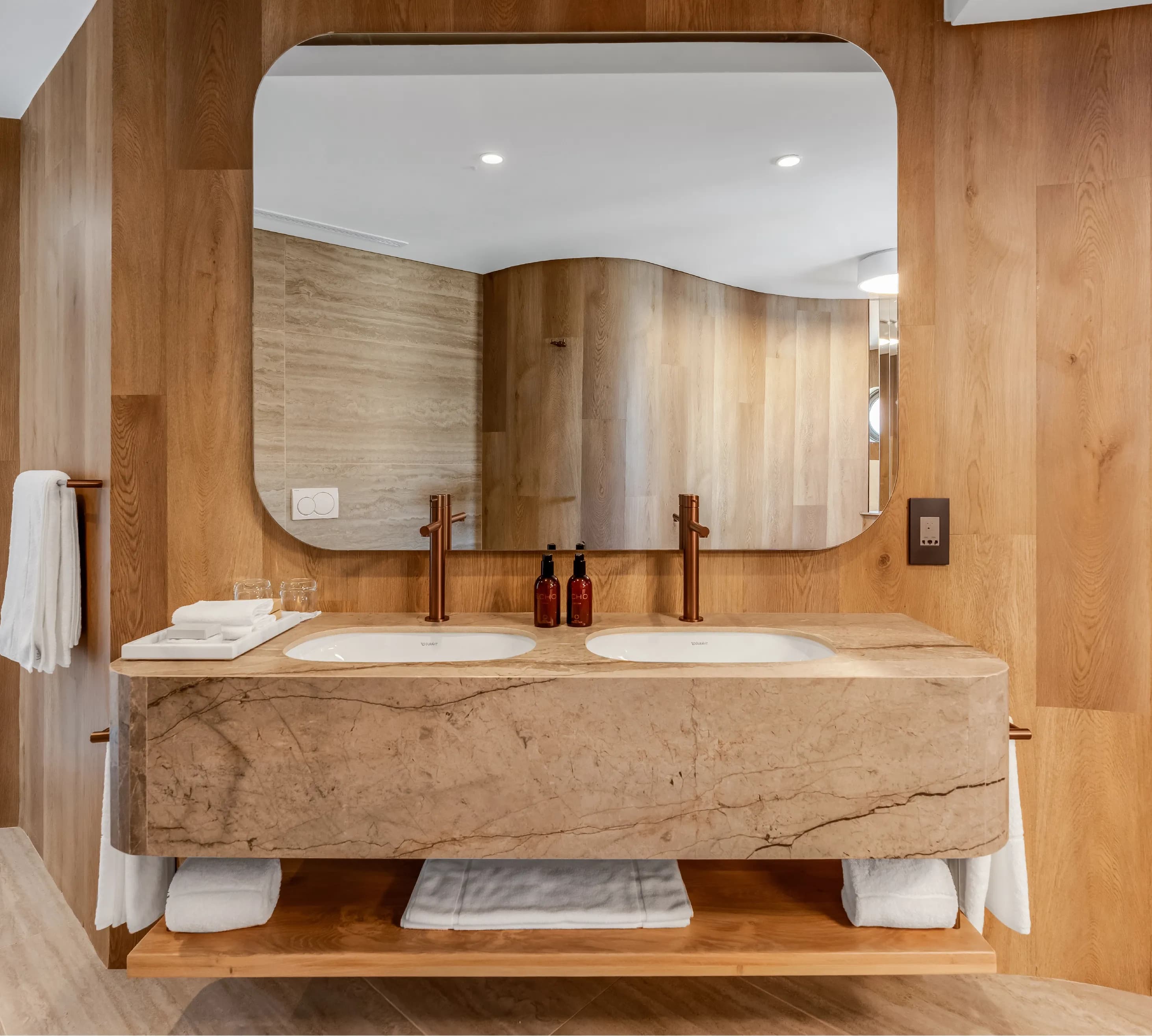 Sea-facing Suite Bathroom vanity