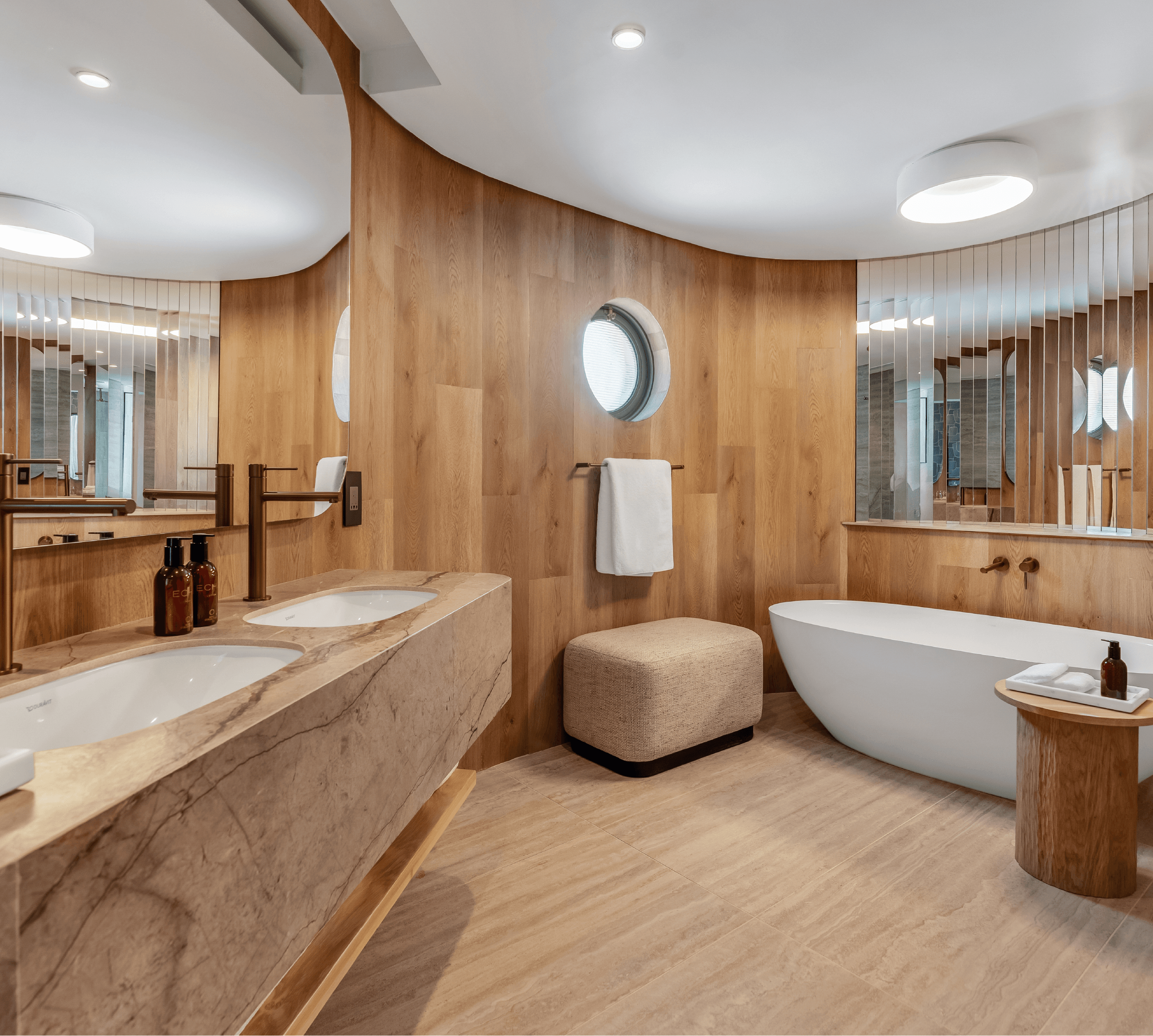 Sea-facing Suite Bathroom 