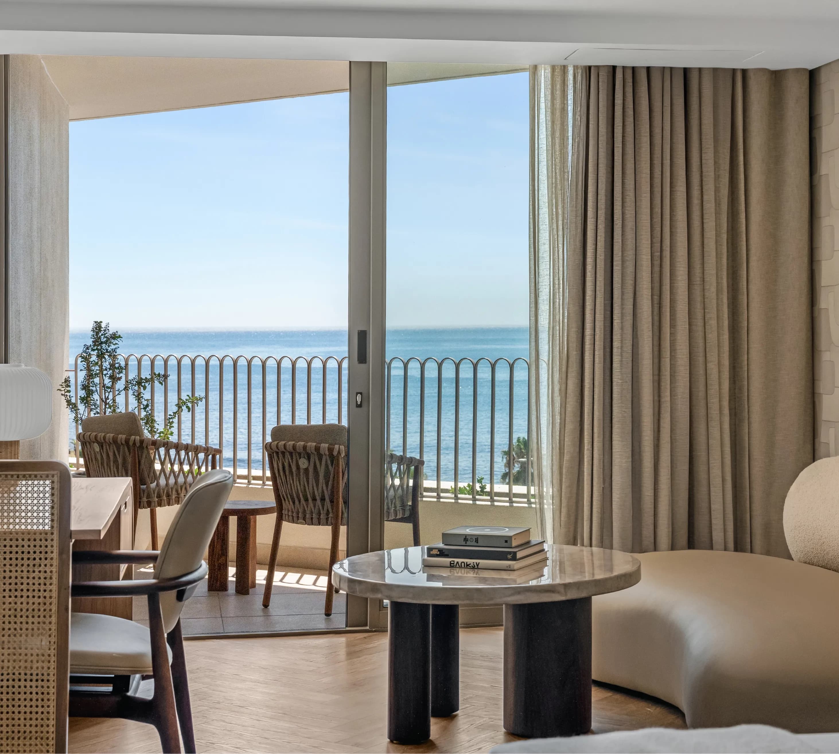 Superior Sea-Facing room lounge